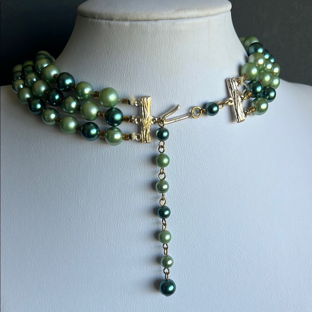 Lustrous Green Multi-Strand Necklace, Japan - Picture 6 of 11
